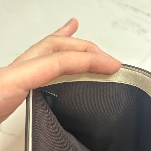 Coach Corner Zip Wallet in Signature- Like New - Picture 14 of 16